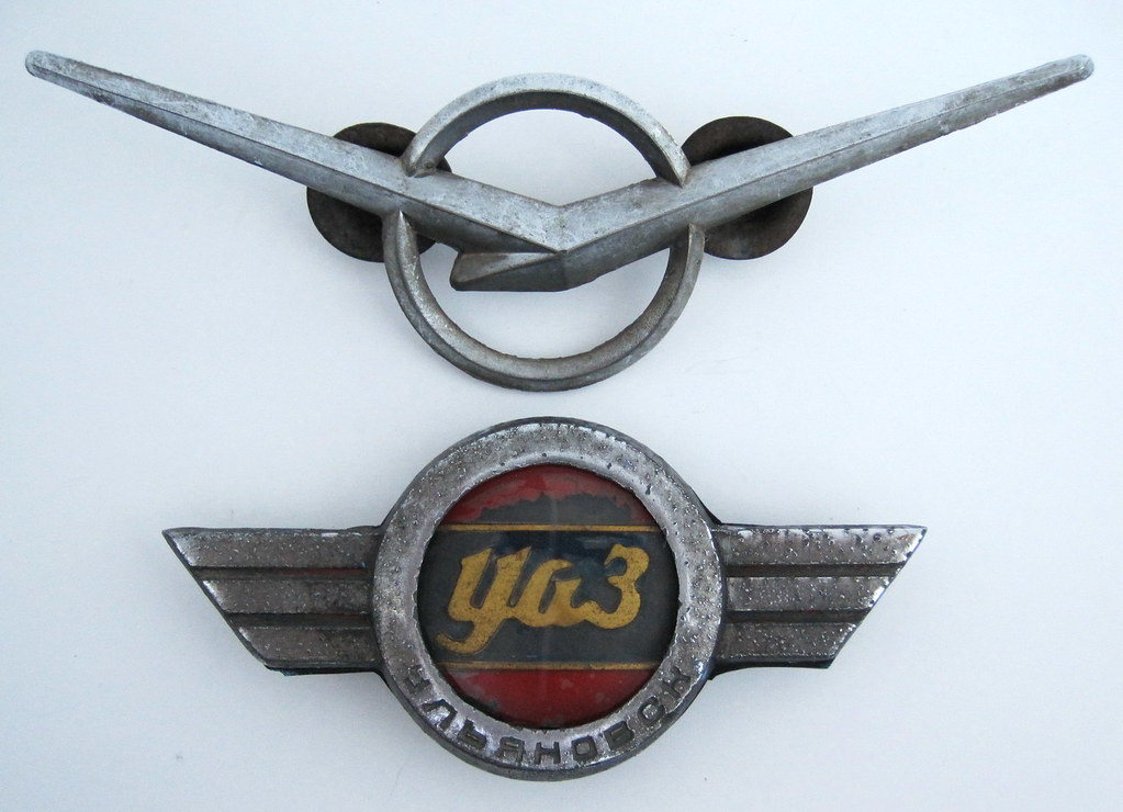 Кто символизирует логотип уаз. Значок марки УАЗ. Значок УАЗ 469. Эмблемы на УАЗ 469. УАЗ 450 значок.