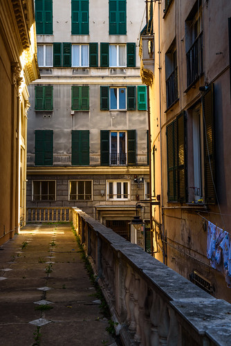 Genoa - Piazza Banchi