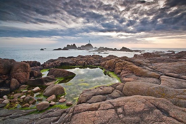 Corbiere Lighthouse ~ Stunning view in the Channel Islands.  . . . .  ➖➖➖➖➖➖➖➖ 📷 @canonuk 450D 🌎