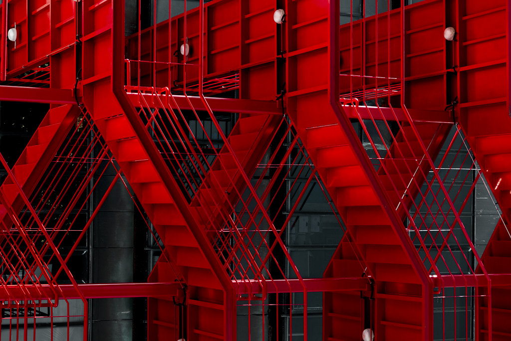 Vermelho industrial / Industrial red | Nuno Rocha | Flickr