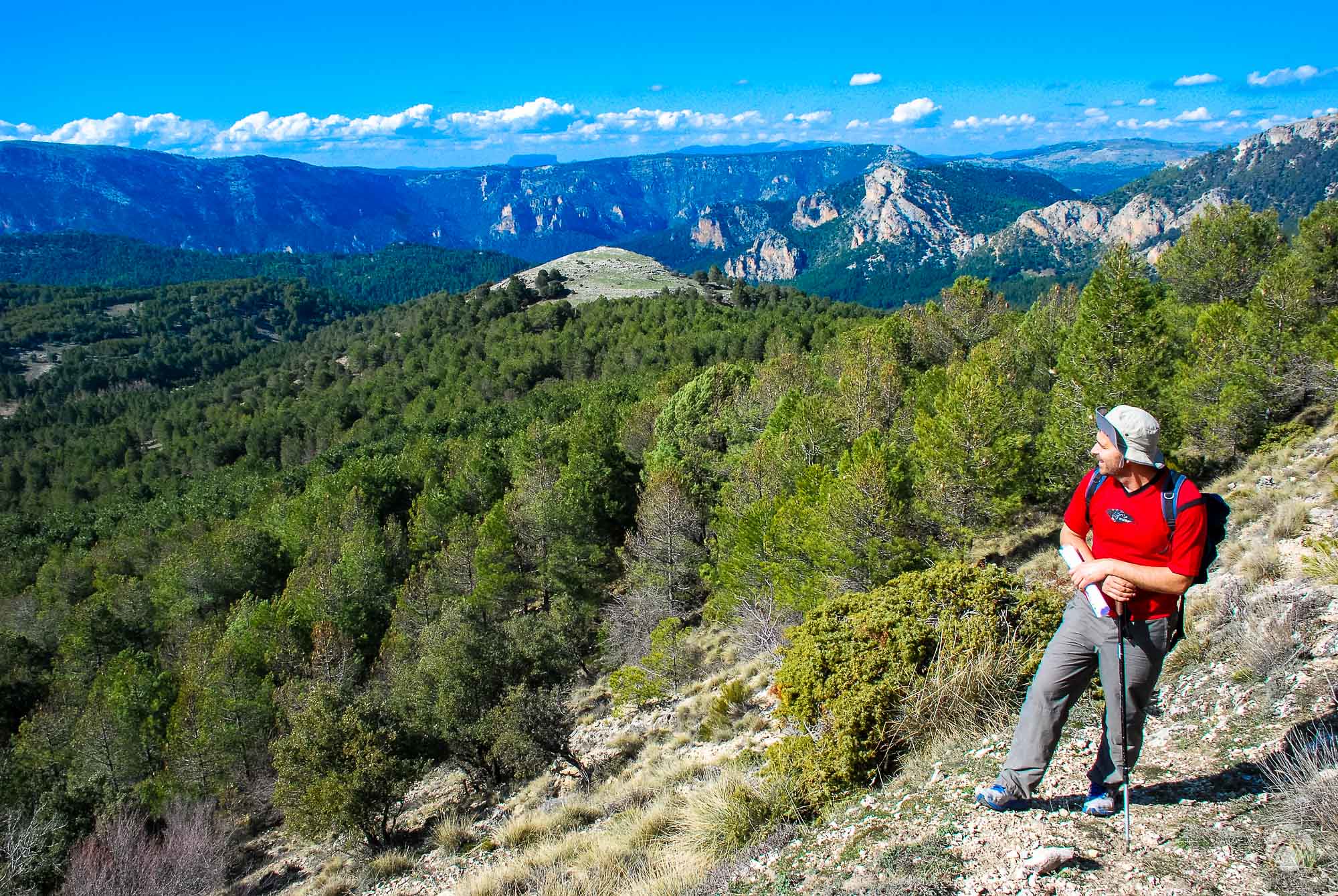 Ganando altura por Prado Morcillo y con vistas hacia el norte donde destacan las grandes sierras de Albacete.
