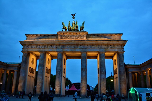 Brandenburger Tor in Berlin zur blauen Stunde - Brandenburg Gate by blue hour