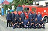 Abordnung der Freiwilligen Feuerwehr Kraichtal-Menzingen mit Billeder Feuerwehrleuten bei der 250-Jahrfeier der Gemeinde vor dem von ihnen 2006 gespendeten Löschfahrzeug