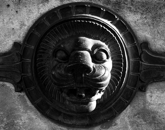 Mwgwd llew / Lion mask - Stanley Park, Blackpool