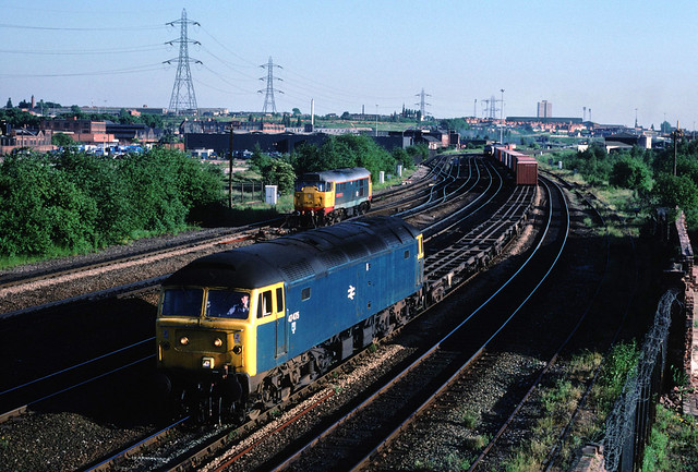 The key thing identifying the date of this shot is the Saltley Banker in it's distictive livery....47475 later to support a unique livery) Lawley St-Felixstowe + 31413 Severn valley rly  Saltley Viaduct 31-05-1988