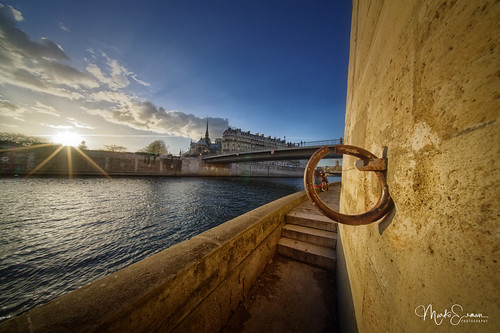 paris france seine river water city cityscape urban iledelacité ilesaintlouis notredame cathedral ring anchoring couple lovers love morning light sunset sunrays sunlight architecture bridge sony wideangle uwa pov view outside perspective travel popular