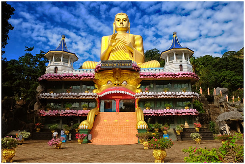 golden temple srilanka bouddha monk