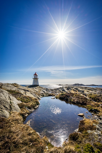 richard flekkerøya larssen landscape light lighthouse norway norge norwegen nature sony scandinavia sea sky sel1635z sun sunstar sunray sunburst pond richardlarssen