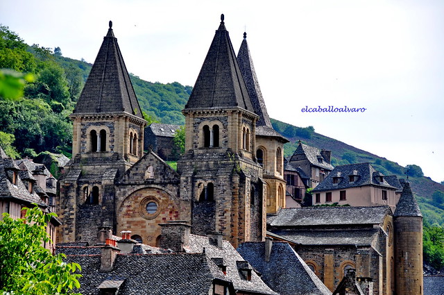 525 – Torres - Abadía Sainte Foy – Conques (France).