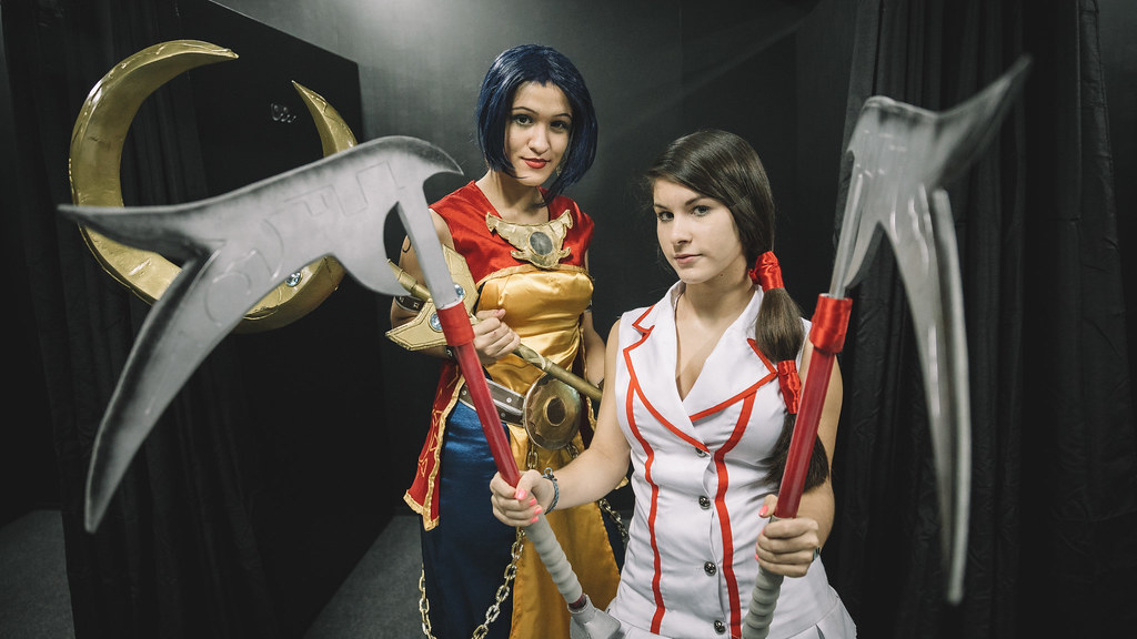 SORAKA AND NURSE AKALI COSPLAYS