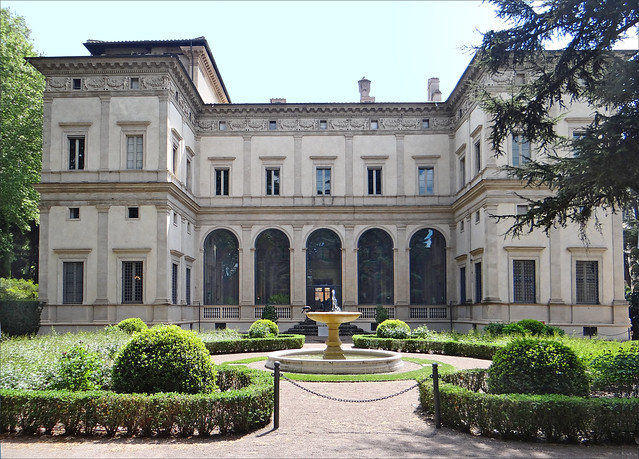La villa Farnesina (Rome)