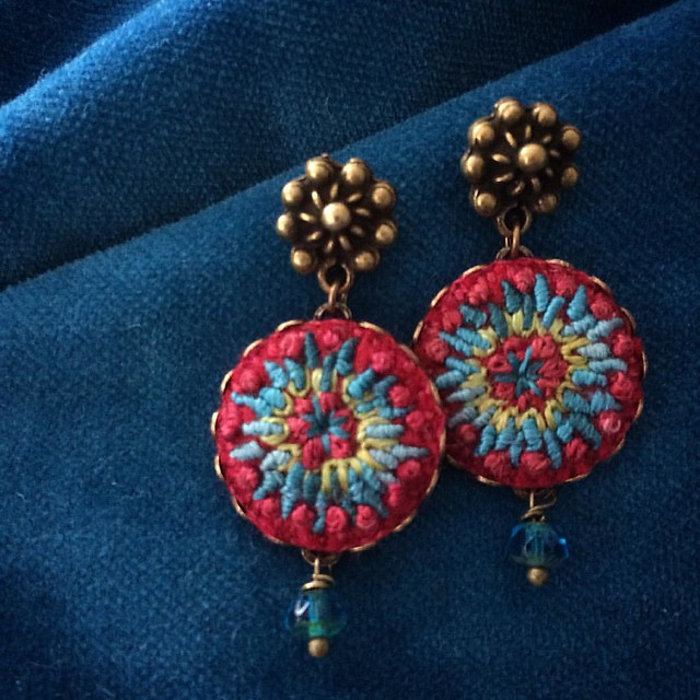 Earrings #earrings #broderie #bordado #embroidery #textilejewelry #bohojewelry #bohemian #handmade #handembroidery #glassbeads #silkthread