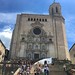 A pesar de que suelo venir a #Girona con "relativa" asiduidad, esta ha sido mi primera vez en el #TempsDeFlors y, no sé, me espera a muchas más flores... He ido directo a las escaleras de la Catedral y me he encontrado con espejos... ‍♂️