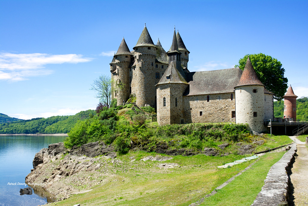 Le château de Val,    Bort les Orgues