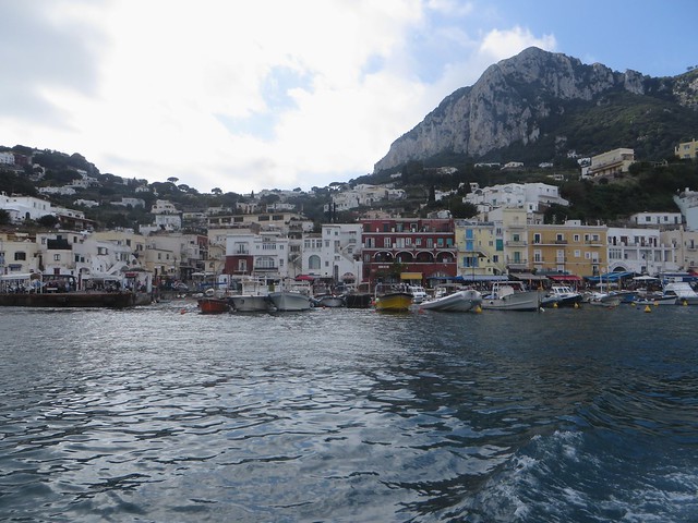Quitter le port, Marina Grande, Capri, Campanie, Italie.
