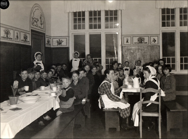 Großmöllen in Pommern - Johanniter-Kinderheim, Jungen- und Mädchengruppe März 1930 Mielno