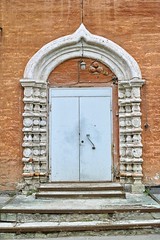 DP2M6557. At the High Monastery of St Peter in Moscow (Высокопетровский монастырь):  An exterior door and door surround of the Church of Our Lady of Bogolyubovo (1687)