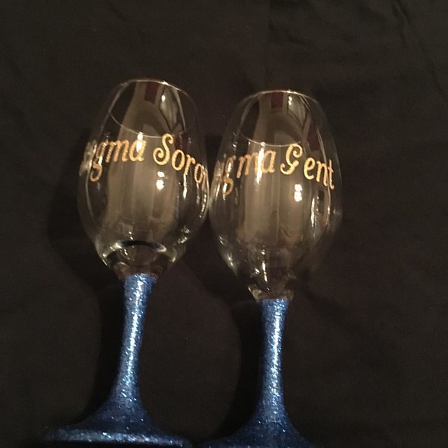 When your husband to be loves❤️ you that much he buys you matching wine 🍷 flutes @your_fav_ac_guy_n_901 how sweet! #retiredat38 #sigmagammarho #thelifeofasgrho
