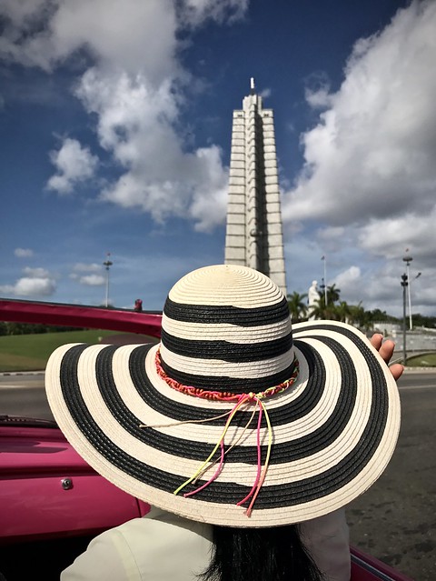 Revolutionary Square with hat