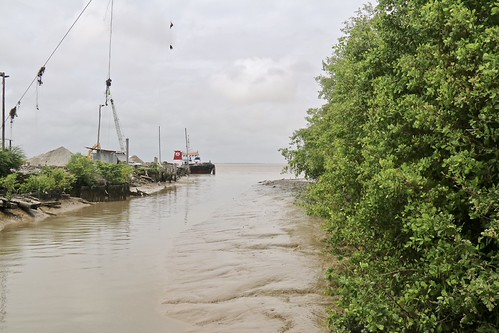 Canal, Georgetown, Guyana | by susiefleckney