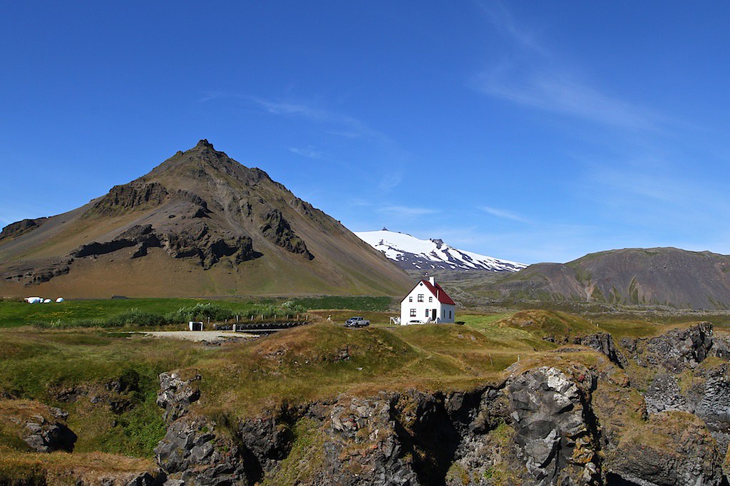 Arnastapi og Snæfellsjökull.