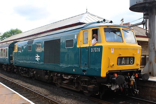 Class 35: D7076 Ramsbottom (ELR) | Class 35 Hymek D7076 is p… | Flickr