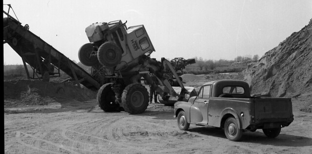 H589 Weatherhill Digger Shovel on it's nose ! Morris Minor flat bed truck recovery 1960's Photo's by Alf Jefferies unseen images