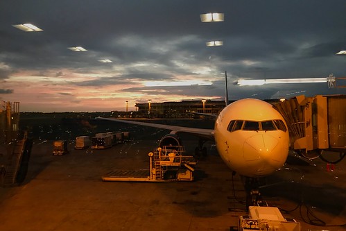 honoluluinternationalairport sunset dusk americanairlines