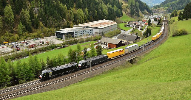 MRCE Class 182 & 189_Intermodal Freight_Steinach, Austria_060517_01