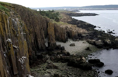 1980 06 14   08  Basalt Columns at Briars Island 4 NS (Custom) | by waldronyoung