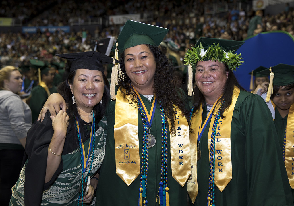 uh-manoa-spring-2017-commencement-flickr
