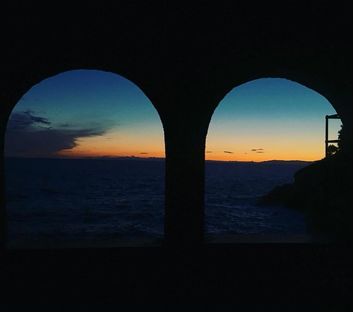 Occhi sul tramonto! #tramonto #sunset #sunsetsea #occhisulmondo #bonassola #bonassolaunasola #bonassolanelcuore #puntamadonnina #puntadellamadonna #sera #niceviewbonassola #niceview #gayview #gaylife #sea #seasky #liguria #liguria_bestsunset #italiabella | by taziano2