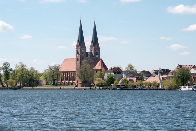 Neuruppin: Blick vom Schiff auf Neuruppin mit der Klosterkirche St. Trinitatis -  Looking from the boat to Neuruppin with St. Trinity Monastery Church