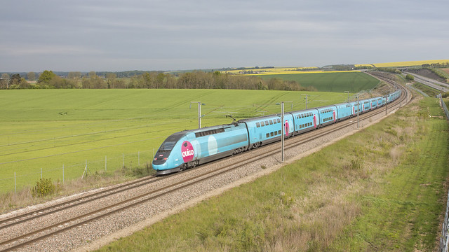 2X SNCF Ouigo TGV-duplex stellen.