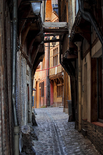Pas un chat dans la Ruelle aux Chats! Troyes | by jjcordier