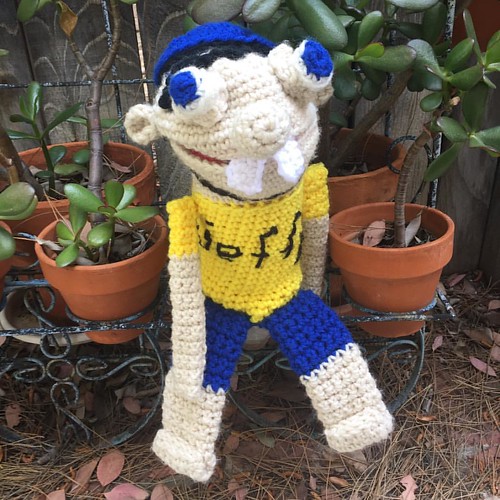 Crochet Jeffy the puppet.  #yochetcrochet #yochetdolls #hechoamano #handmade #ganchillo #jeffythepuppet #crochetjeffythepuppet #redheartyarn | by Yochet