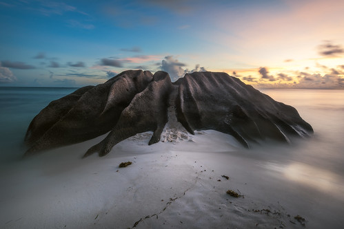 rot seychellen seychelles afrika africa insel island ladigue praslin strand traumstrand beach granit granite granitfelsen rocks dschungel jungle tropisch reise travel landschaft landscape natur nature sonnenuntergang sunset dämmerung dusk licht light ansesourcedargent