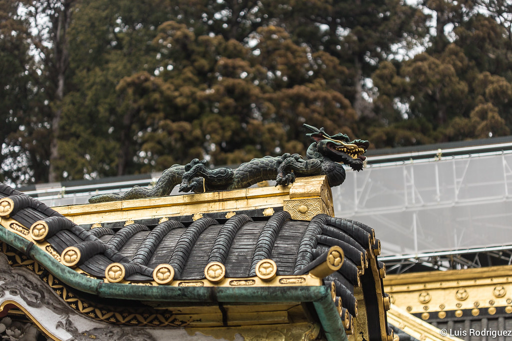 Espectacular dragón en un tejado del santuario Toshogu