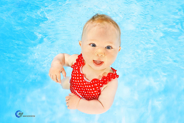 H2OFoto.de Babyschwimmen Unterwasserfotoshooting taken with SUBAL Underwater Camera Housings