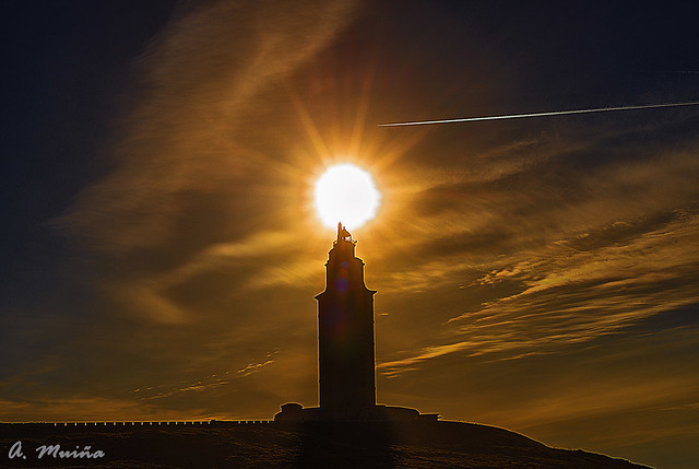 End the day in the Tower of Hercules of A Coruña (Spain). Ocaso del día en la Torre de Hércules de A Coruña (Galicia-España)
