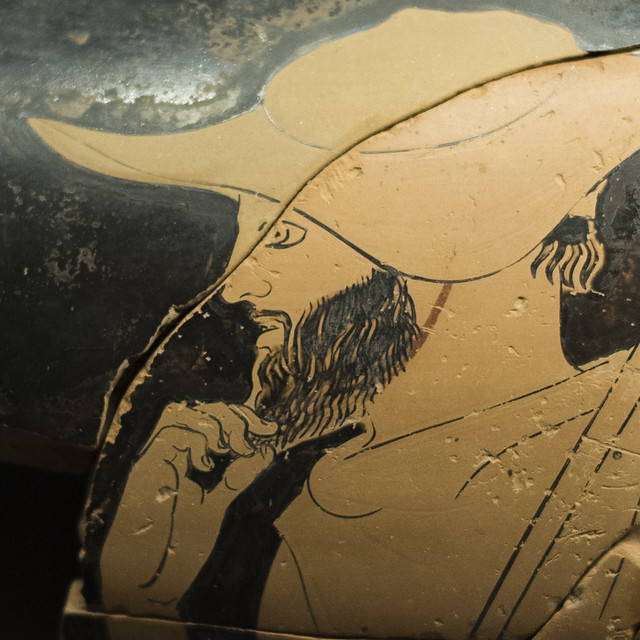 Man in petasos: Fragments of an Athenian Red Figure column-krater signed by Erasinos, found on Samothrace (3)