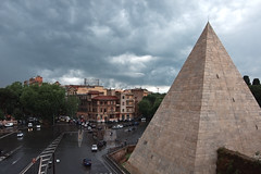 Roma, Piramide Cestia