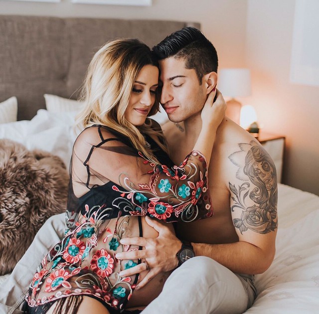 #SPS Sweetheart Parents Saturday! What an absolutely stunning babybump couples photo! Congratulations @lieshhhh photo taken by the talented  @jasmineamberphotography Thank you for sharing with us!  #babybump #pregnancy #parents #baby #toddler #embarazo #c
