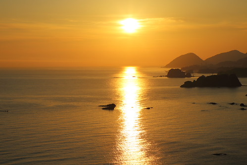 Sunrise by Teruhide Tomori, Located : Tango Matsushima, Tango-cho, Kyotango, Kyoto pref.
京都府京丹後市丹後町 / 丹後松島の朝日
丹後松島 京都 丹後半島 日本 京丹