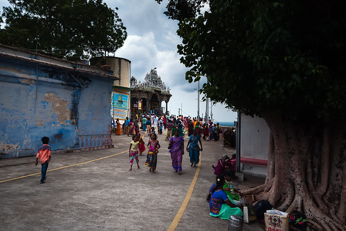 ponpozhil tenkasi courtallam travel murugan kumaraswamy temple hindu hill yesmk muthukumar tirunelveli tamilnadu india pilgrimage crowd nikon tokina 1116mm d90 nikond90