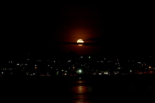 Moon rise in São Pedro da Aldeia