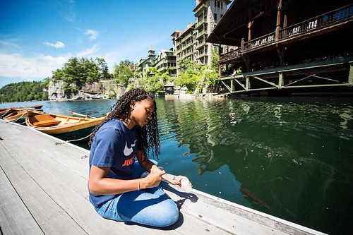 Biology students test the water at the lake @mohonkmountainhouse. #biology #npsocial #newpaltz #sunynewpaltz #mohonkmountainhouse