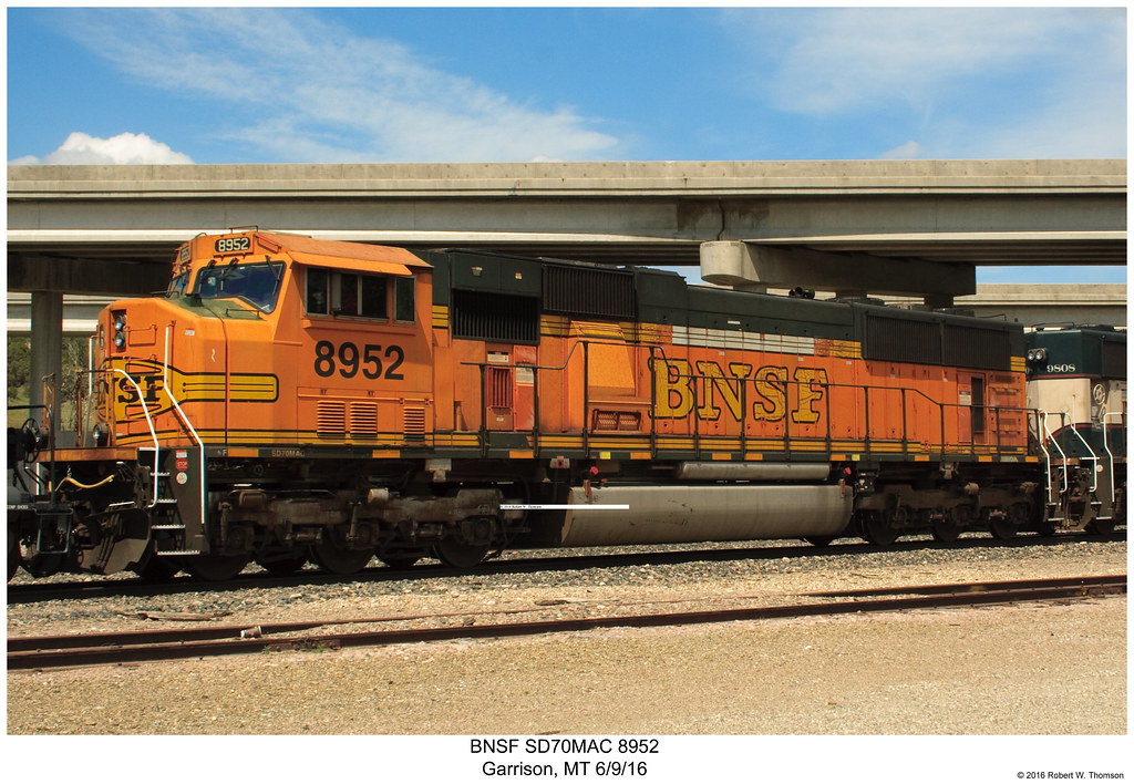 BNSF SD70MAC 8952