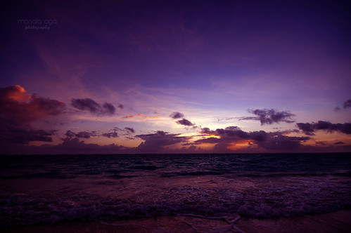 puntacana dominicanrepublic atlanticocean dawn morning sunrise sky clouds sun light glow ocean water shoreline beach waves tides newday wideangle