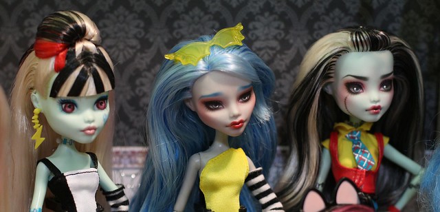 MH Repaint dolls Frankie and Ghoulia